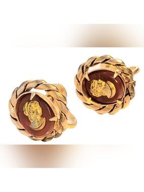 Vintage Cameo Victorian Style Screw-back Earrings